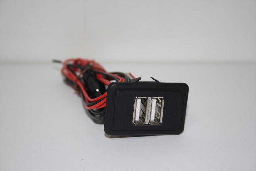 Устройство зарядное USB 2108 (установка на место штатных кнопок выключателей)