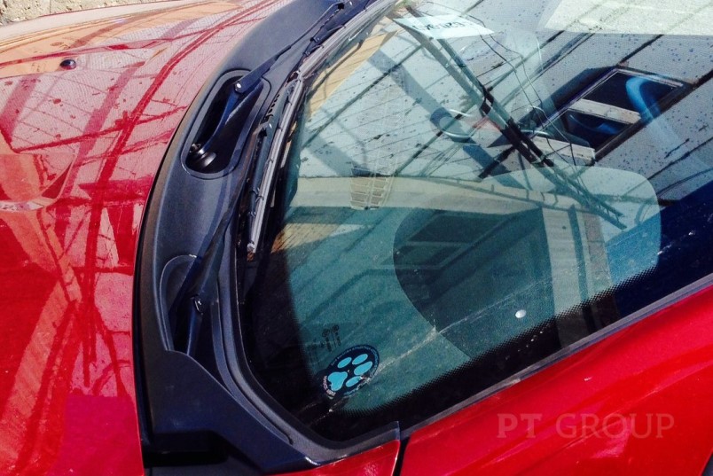 Накладка в проем стеклоочистителей (жабо) (черное тиснение) (ABS) Renault Sandero 2008-2014