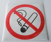 Наклейка  Запрещается курить  наружная (20х20см)