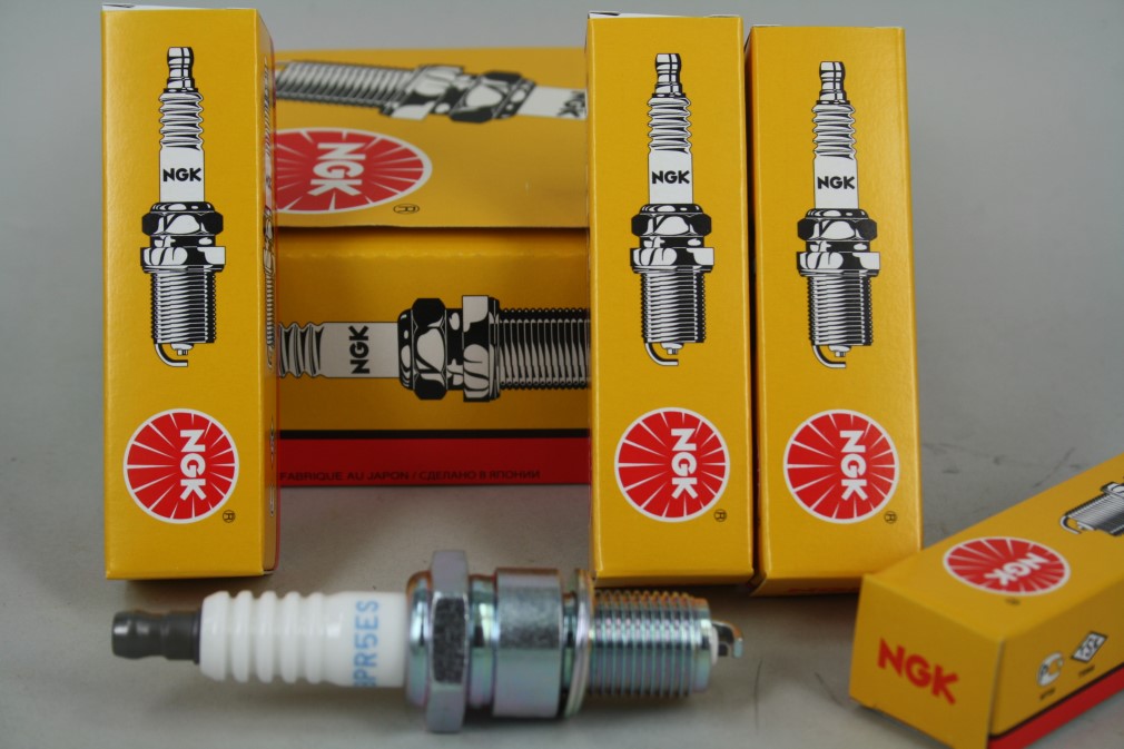 Свеча NGK BPR5ES (4006/7422)