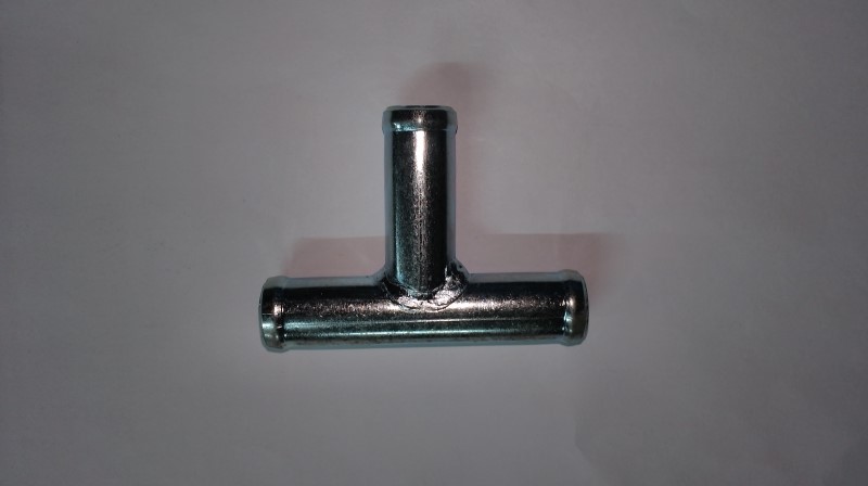 Трубка тройник D-16х16 (переходник шлангов) цинк