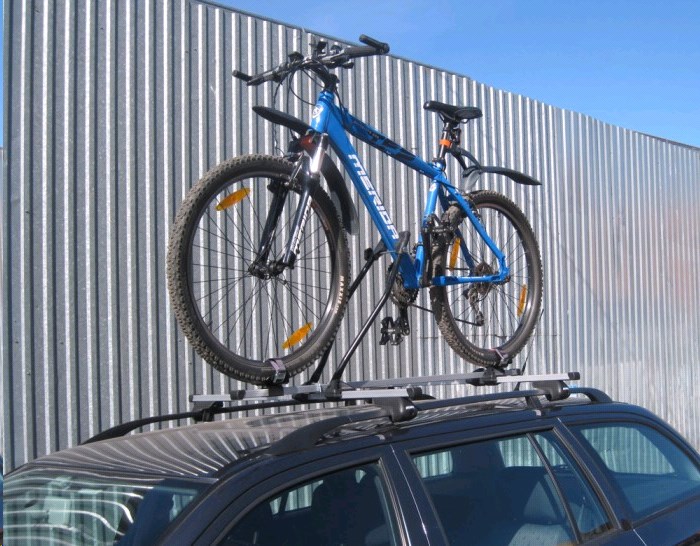Велокрепление на крышу Atlant со стальной дугой