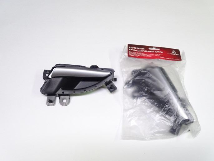 Крючок дверной 2180 Lada Vesta правый в сб.