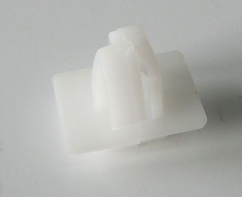 Клипса молдинга двери Hyundai Accent, Sonata V, Elantra 00--, Kia Spectra, Cerato (100)