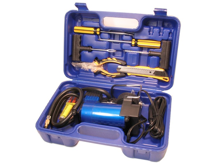 Компрессор АС-575ма 12В в кейсе с набором инструментов поршневой