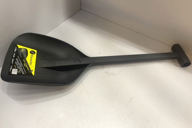 Лопата автомобильная 690мм (черная)