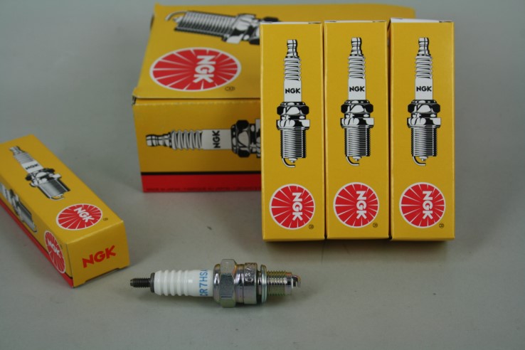 Свеча NGK CR7HSA (4549) на мотоциклы, снегоходы, катера, гидроциклы