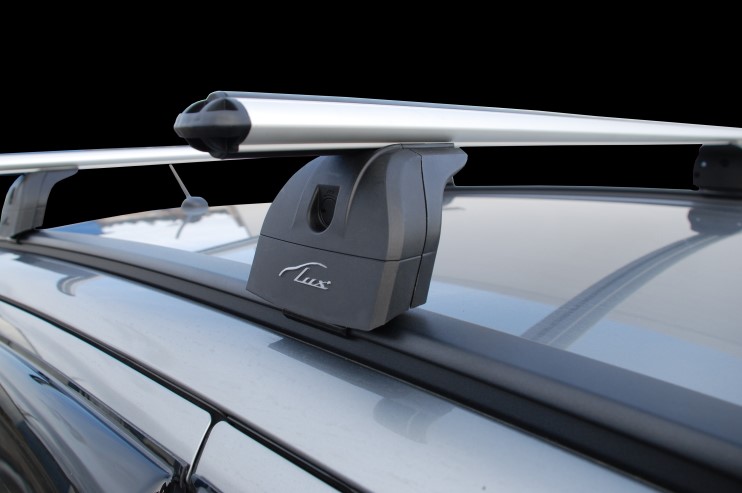 Багажник на рейлинги  LUX  для а/м Hyundai Santa Fe III 2012-... г.в. с интегр. рейл. с дугами 1,2м аэро-классик (53мм)