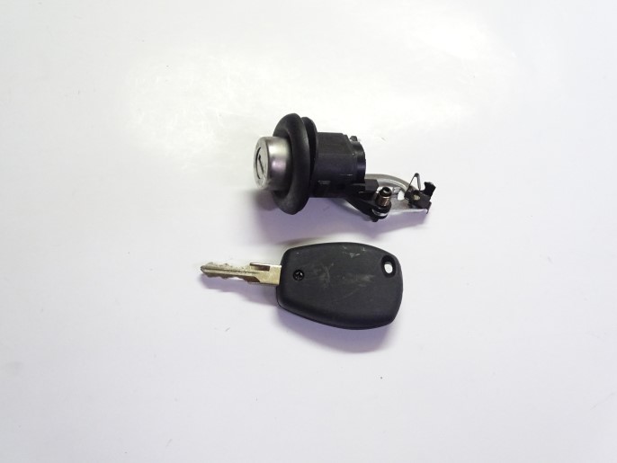 Личинка замка багажника с ключом Renault Logan //Замок багажника Renault Logan Sandero в сб. н/о до 2014 г.