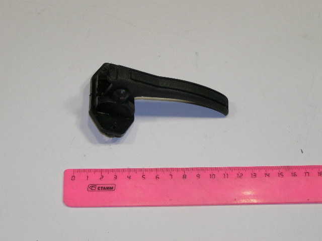 Крючок дверной 2108 пластм.