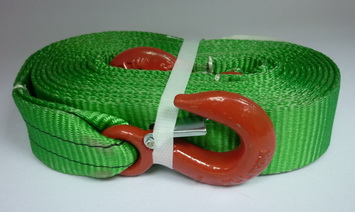 Трос буксировочный (лента) TPLUS  6т. х  4,5м  2 крюка средний класс (Россия)