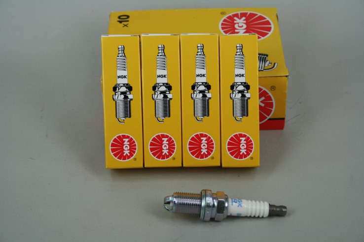 Свеча NGK BKUR6ET-10 (2397)  VW Golf, Passat. Audi 100. A3. A4. A6.A8/