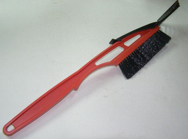 Щетка для снега со скребком MAXI PLAST 51см. большая