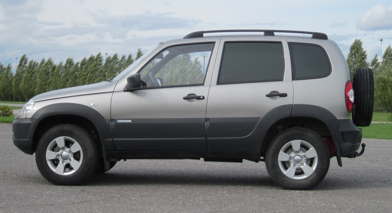 Рейлинги продольные на крышу Lada NIVA TRAVEL 2020- / Chevrolet NIVA (2002-2020) черный