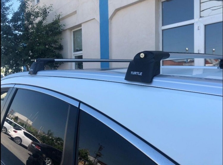 Багажник TURTLE AIR-3 Honda CR-V 2012+ (серебристый) штатные места