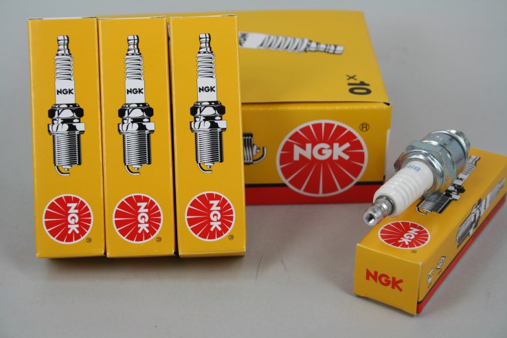 Свеча NGK BR4HS (3322)  на культиваторы