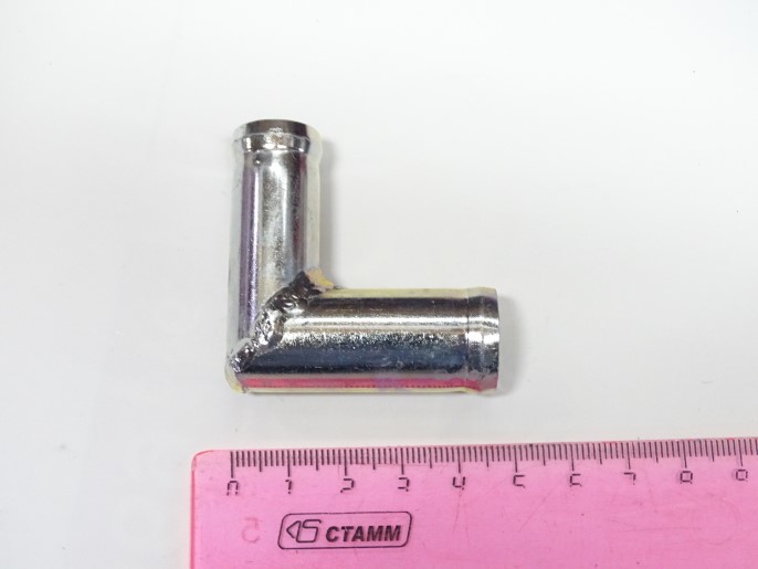 Трубка соединитель для патрубков уголок 90.с переходом 18x16 L= 45x45 (металл)