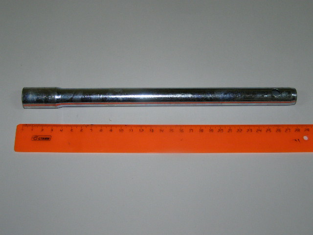 Ключ свечной 16мм трубчатый L=270 мм. с магнитом